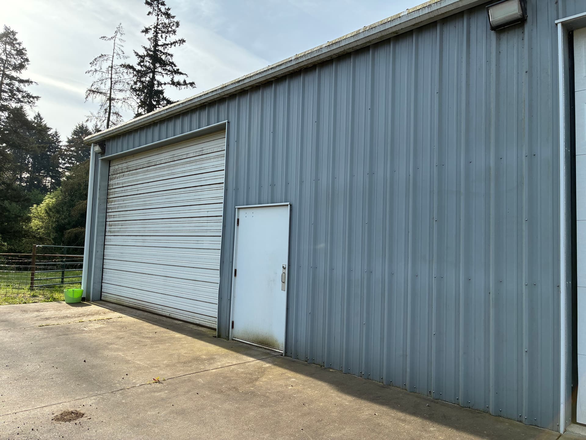 Commercial Building Wash Completed for ARE Manufacturing in Newberg image