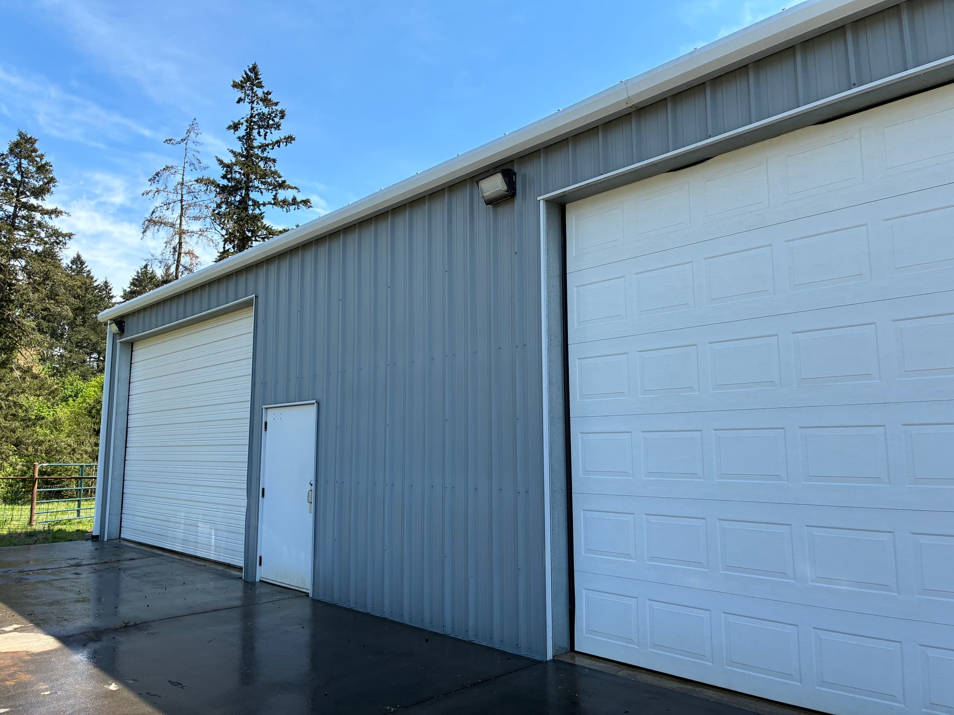 Gallery photos for Commercial Building Wash Completed for ARE Manufacturing in Newberg: Image #1
